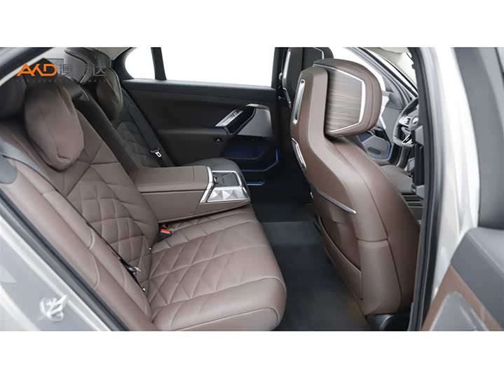 Фото 8 - BMW 7 Series