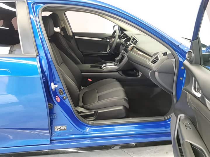 Фото 8 - Honda Civic