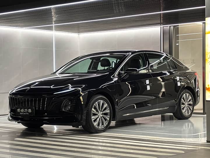 Фото 1 - Hongqi E-QM5