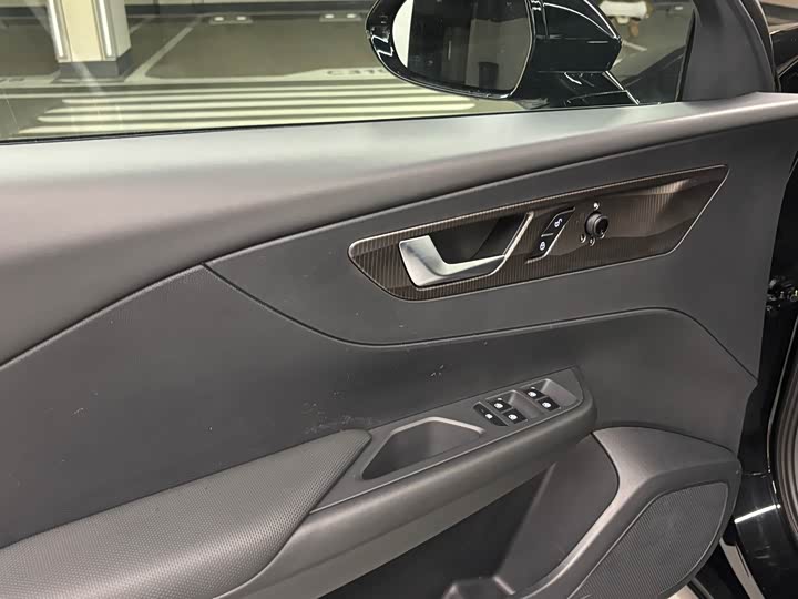 Фото 5 - Hongqi E-QM5