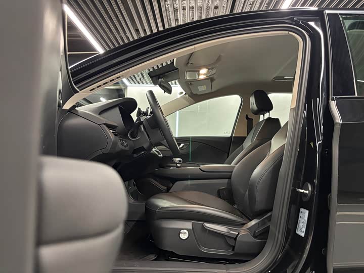 Фото 6 - Hongqi E-QM5