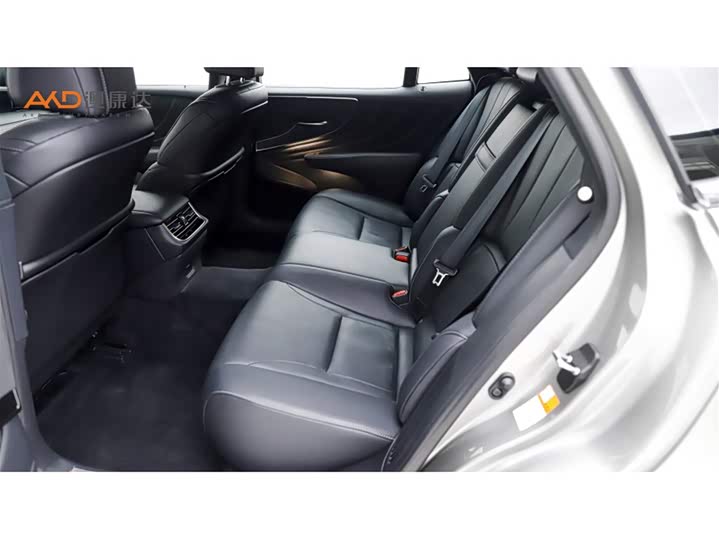 Фото 7 - Lexus LS