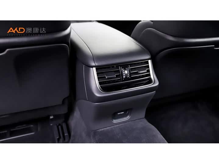 Фото 9 - Lexus LS