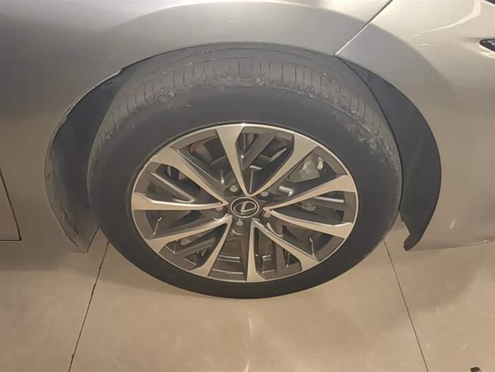 Фото 6 - Lexus ES