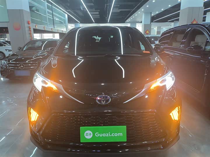 Фото 3 - Toyota Sienna