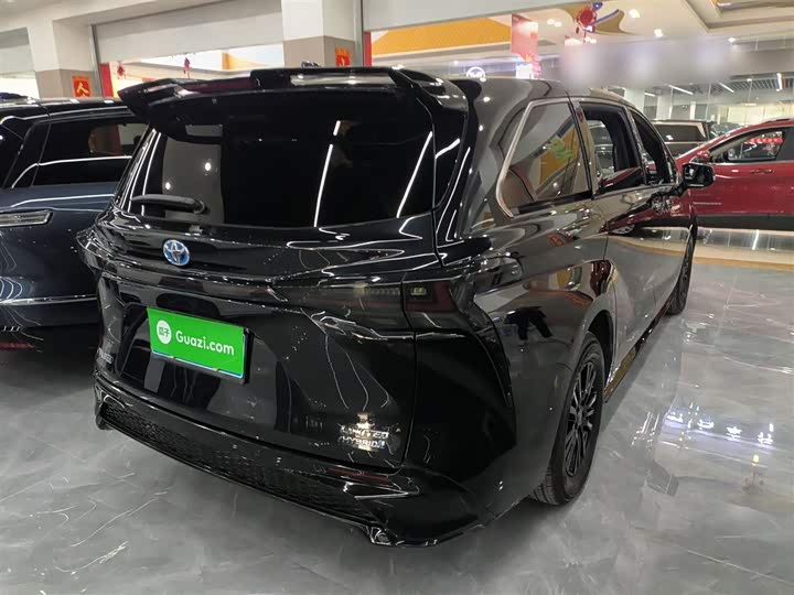 Фото 7 - Toyota Sienna