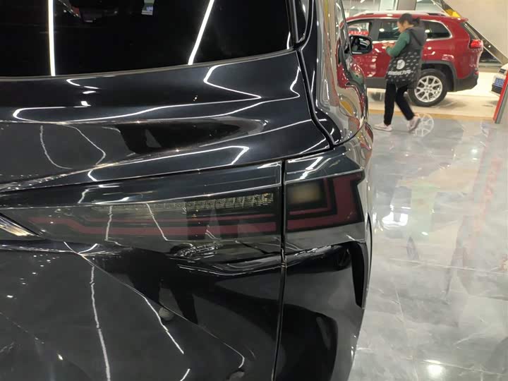 Фото 8 - Toyota Sienna