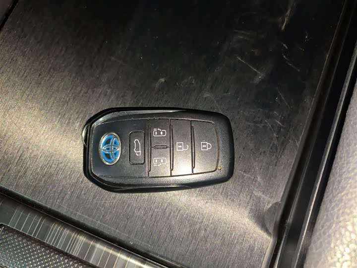 Фото 9 - Toyota Sienna