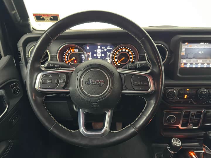 Фото 4 - Jeep Wrangler