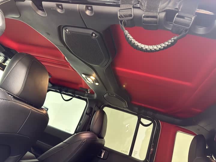 Фото 6 - Jeep Wrangler