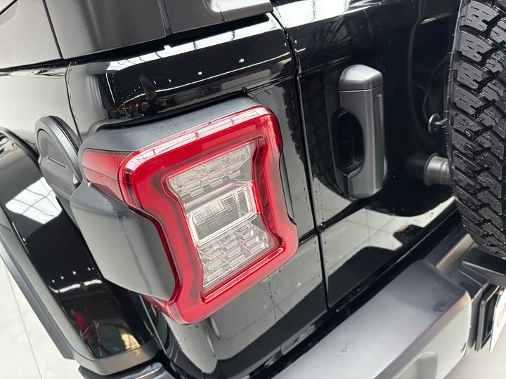 Фото 8 - Jeep Wrangler