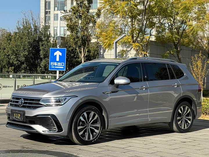 Фото 1 - Volkswagen Tiguan L Pro