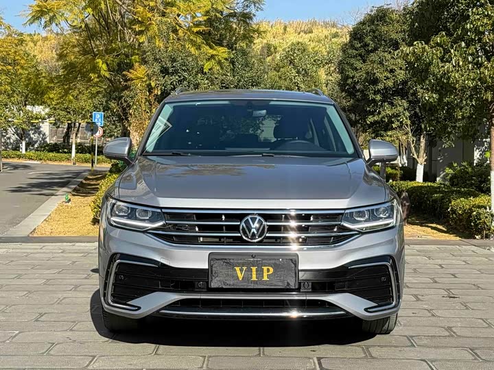 Фото 2 - Volkswagen Tiguan L Pro