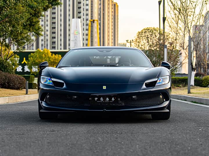 Фото 1 - Ferrari 296