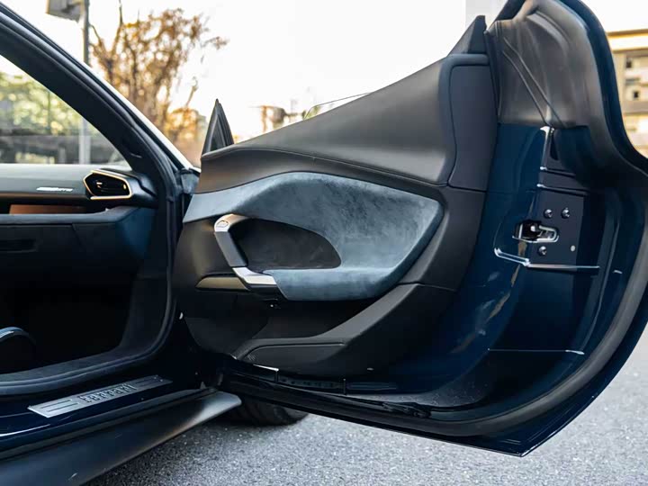 Фото 6 - Ferrari 296