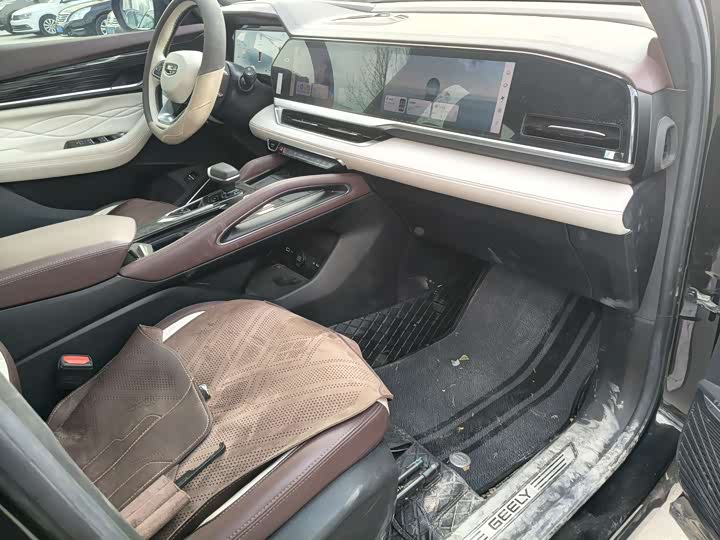 Фото 7 - Geely Monjaro