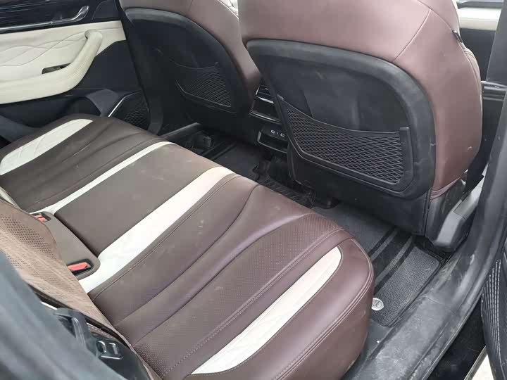 Фото 8 - Geely Monjaro