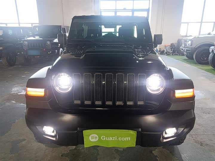 Фото 3 - Jeep Wrangler