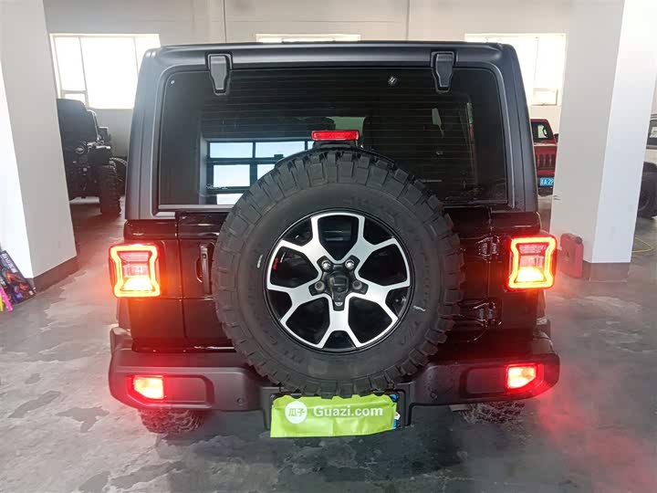 Фото 6 - Jeep Wrangler