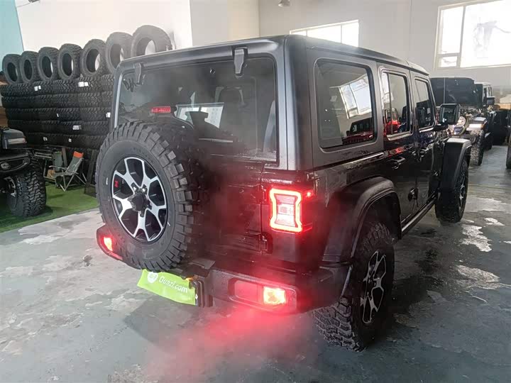 Фото 7 - Jeep Wrangler