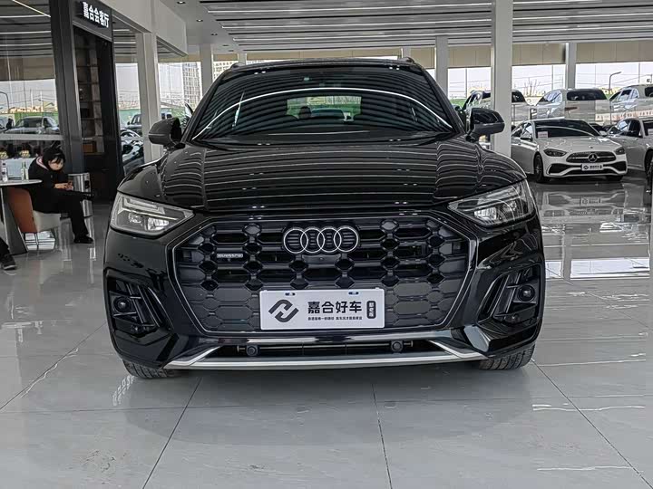 Фото 2 - Audi Q5L