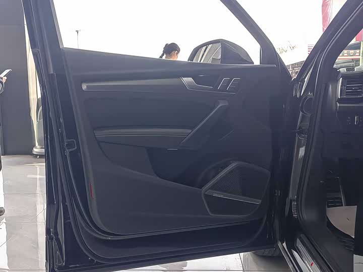 Фото 7 - Audi Q5L