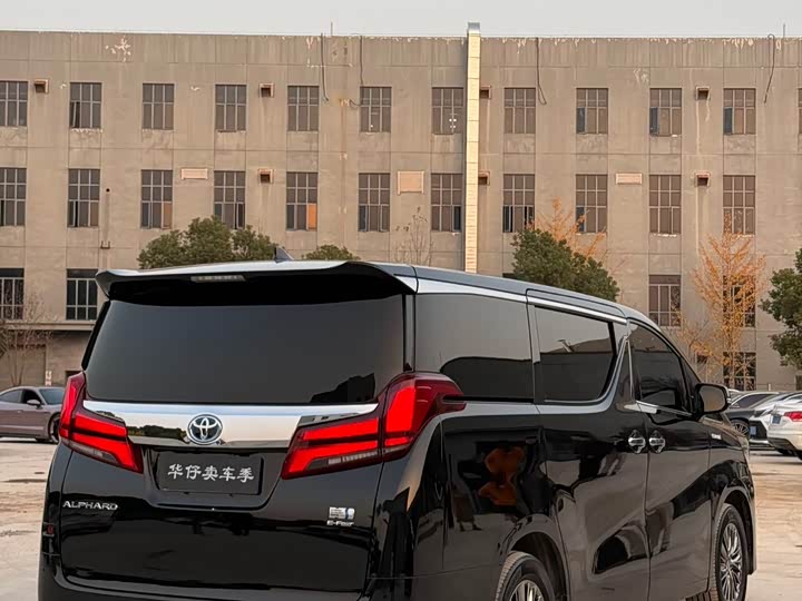 Фото 9 - Toyota Alphard