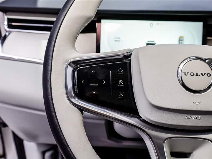 Фото 9 - Volvo EM90