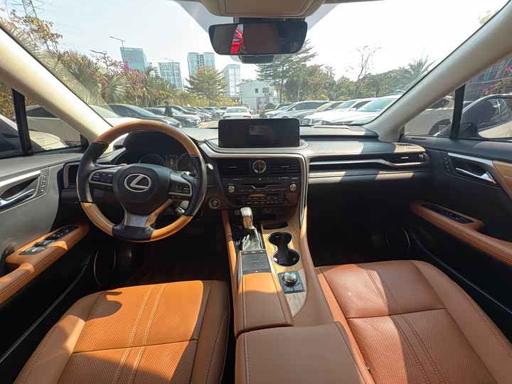 Фото 4 - Lexus RX
