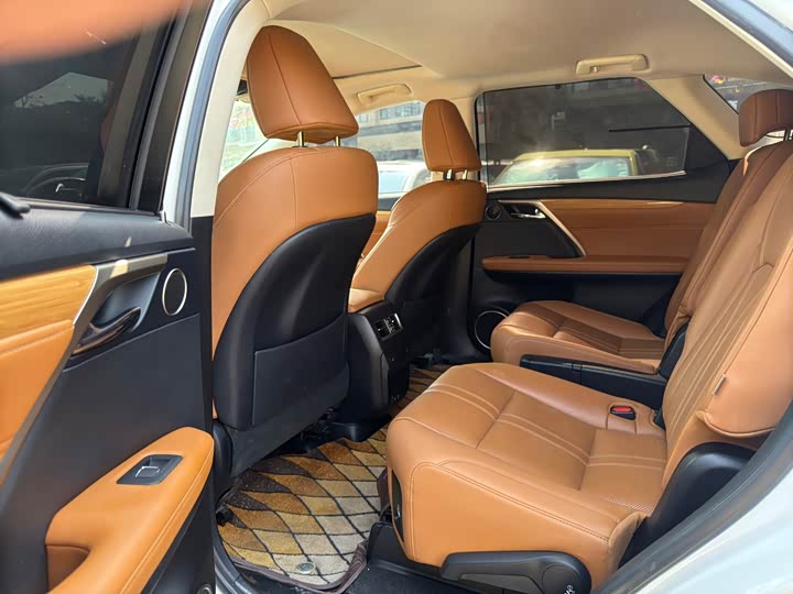 Фото 5 - Lexus RX