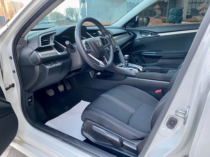 Фото 4 - Honda Civic