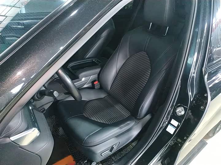 Фото 8 - Toyota Crown Kluger