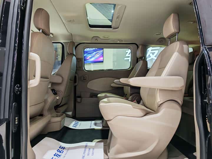 Фото 8 - Ford Tourneo