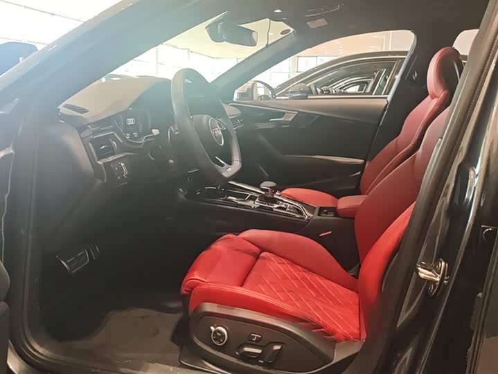 Фото 9 - Audi S4