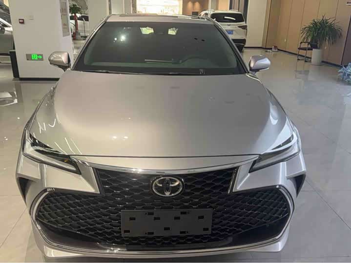 Фото 2 - Toyota Avalon