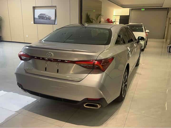 Фото 4 - Toyota Avalon