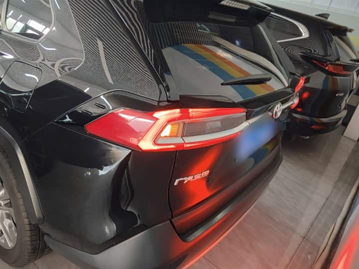 Фото 6 - Toyota Wildlander