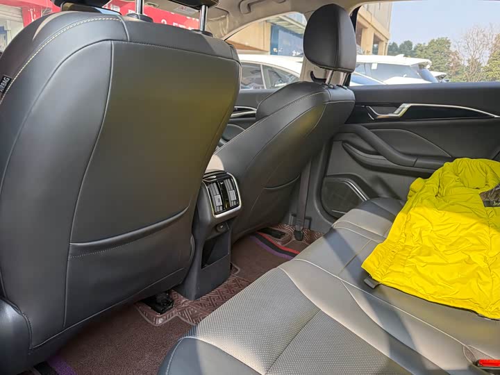 Фото 6 - Bestune B70