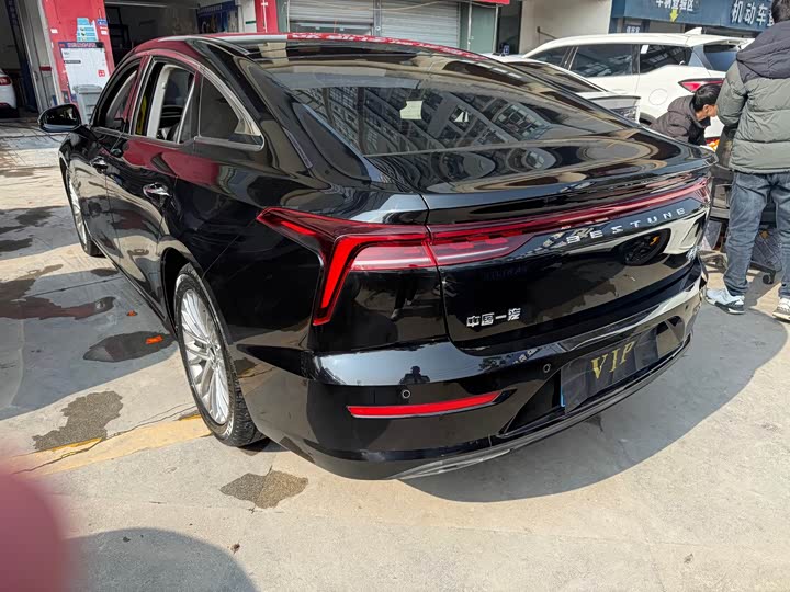 Фото 7 - Bestune B70