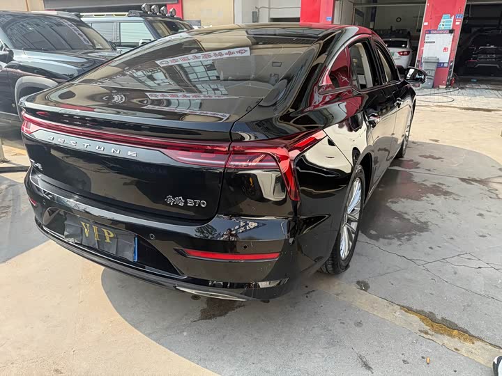 Фото 9 - Bestune B70