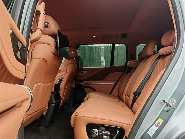 Фото 4 - BYD Yangwang U8