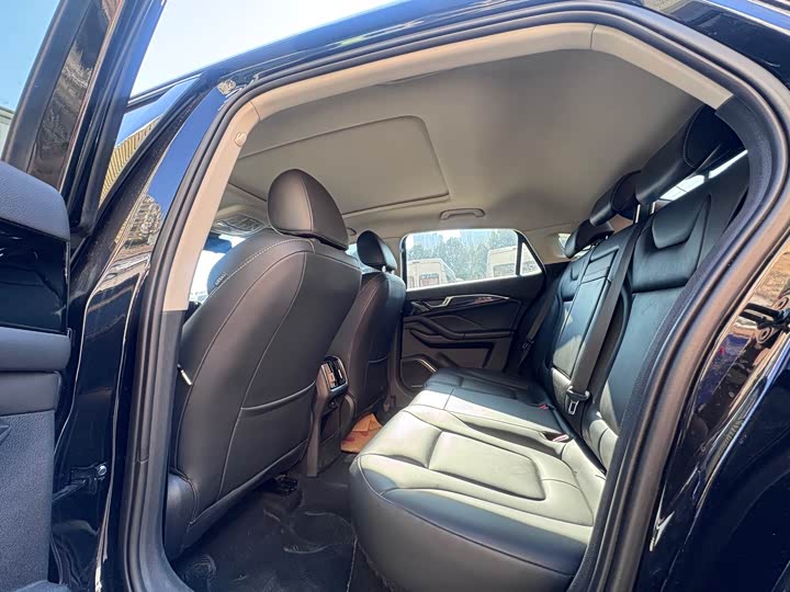 Фото 6 - Bestune B70