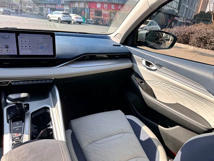 Фото 8 - Geely Preface