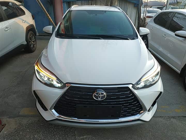 Фото 3 - Toyota Yaris L Hatchback