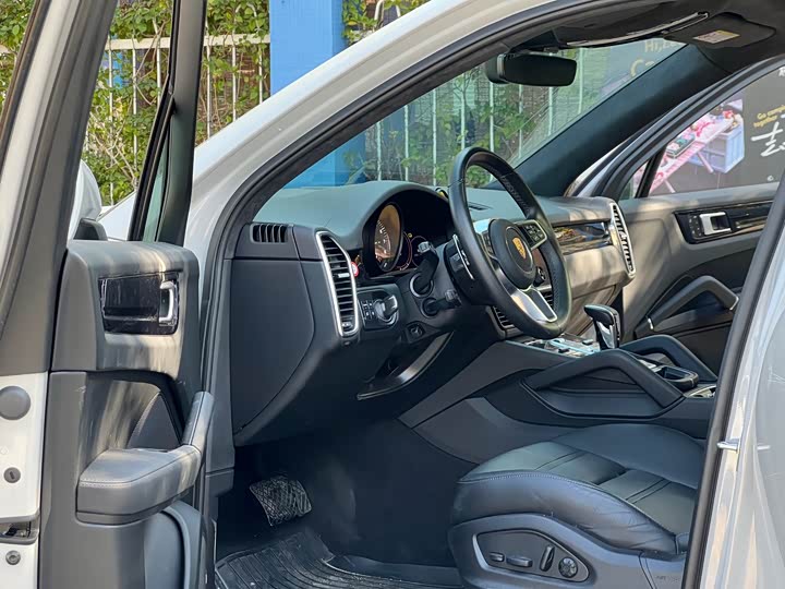 Фото 7 - Porsche Cayenne Hybrid