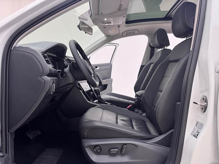 Фото 7 - Volkswagen T-Roc