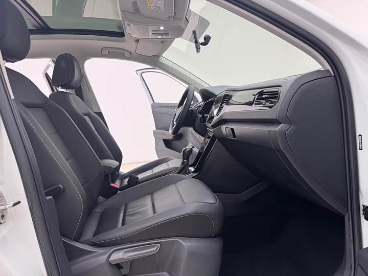 Фото 8 - Volkswagen T-Roc