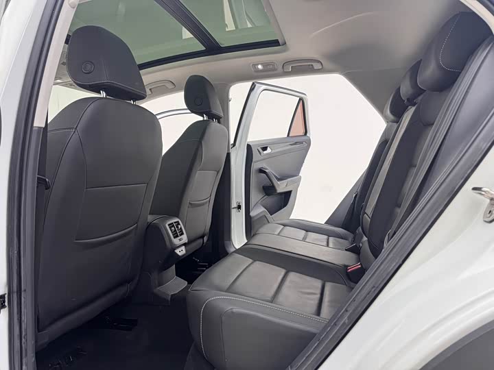 Фото 9 - Volkswagen T-Roc