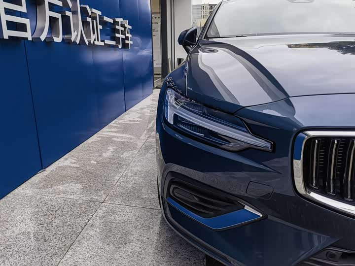 Фото 3 - Volvo V60