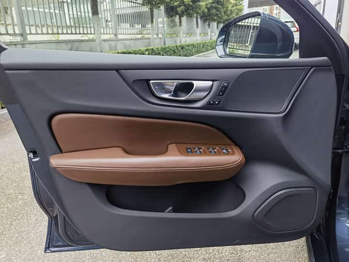 Фото 8 - Volvo V60